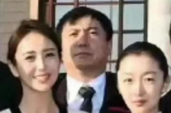 娱乐圈吃瓜贴吧最新消息,某明星恋情曝光，背后真相令人震惊！